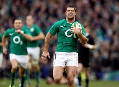 Rob Kearney streaks clear of the All Blacks to score.